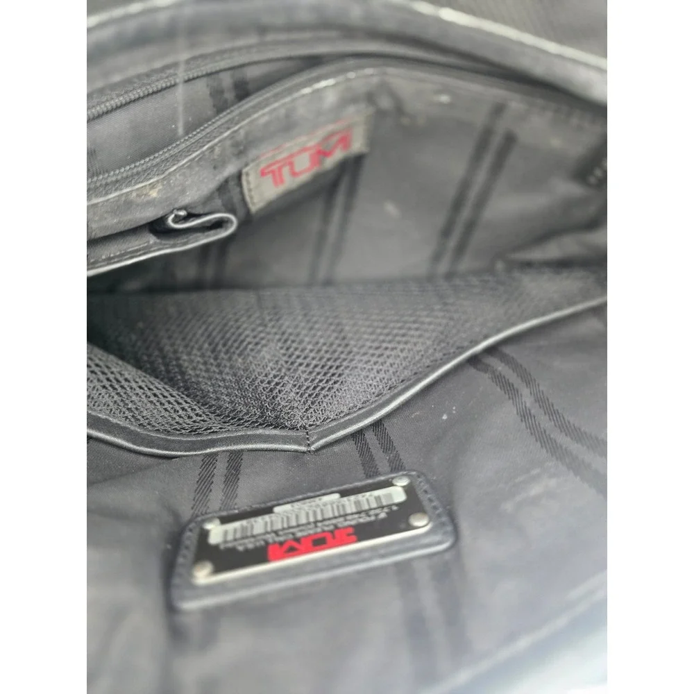 Tumi Messenger Bag Mens OS 4368D3 Black Ballistic Nylon Crossbody*